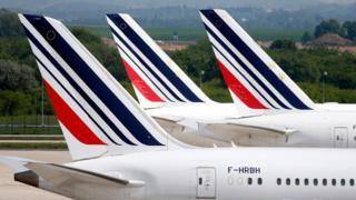 Во Франции на спасение авиаотрасли выделяют 15 млрд евро. А как в России и остальном мире?