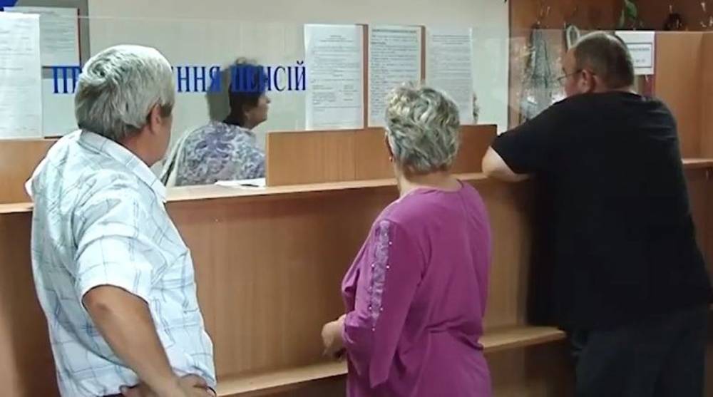 Украинские пенсионеры будут получать больше: кого ждут повышения, "тем, кто проработал..."