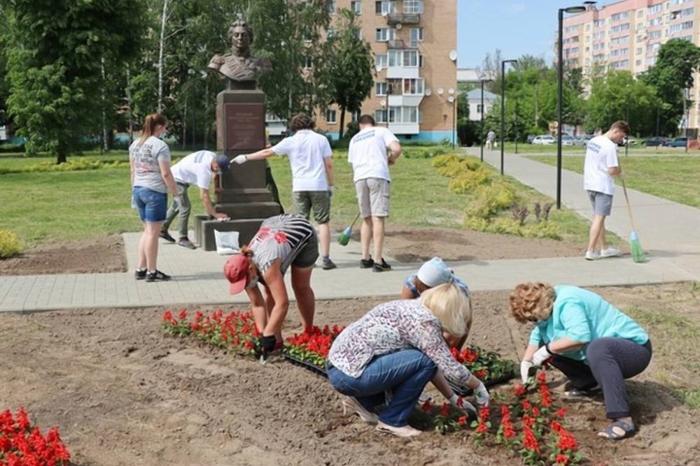 В Смоленске установили памятник Кутузову