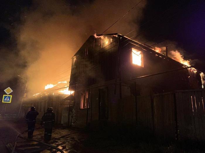 За ночь в Уфе сгорели два жилых дома