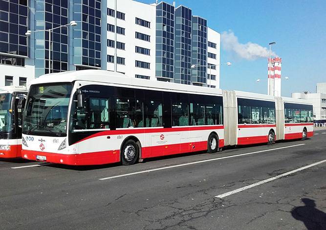 Самый длинный автобус в Чехии сломался через несколько часов работы