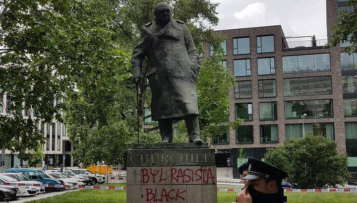 В Праге осквернен памятник Черчиллю