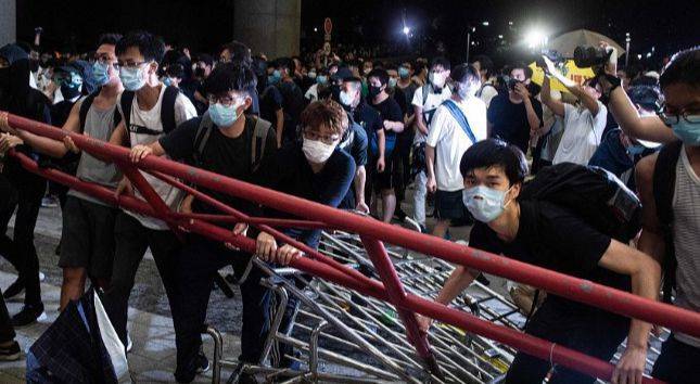 «Игра на раскол»: к чему приведет противостояние Китая и США из-за Гонконга