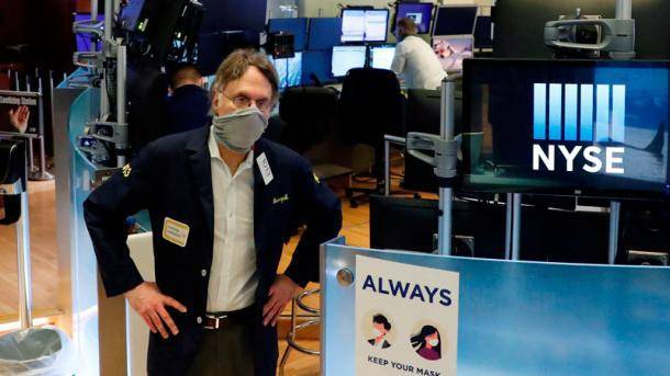 Худший день с марта: фондовые индексы США упали после прогнозов о новой волне коронавируса