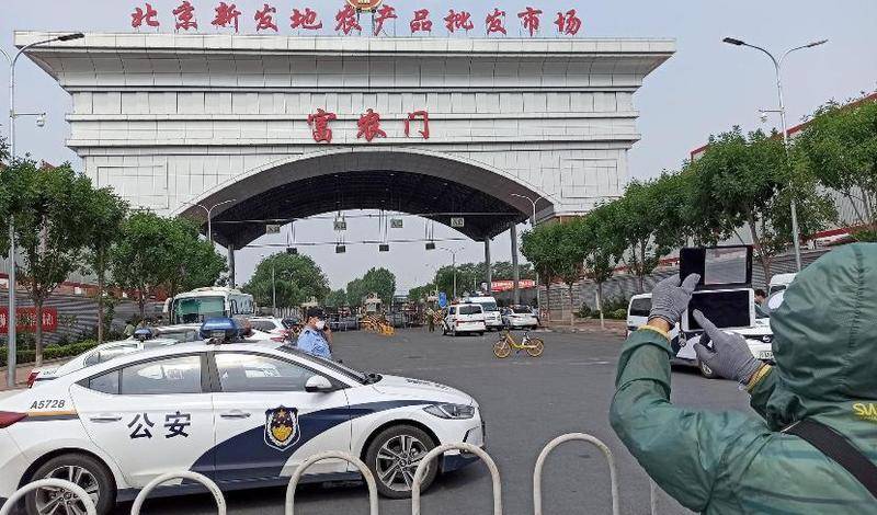 Военное положение ввели еще в одном городе Китая из-за повторной вспышки коронавируса