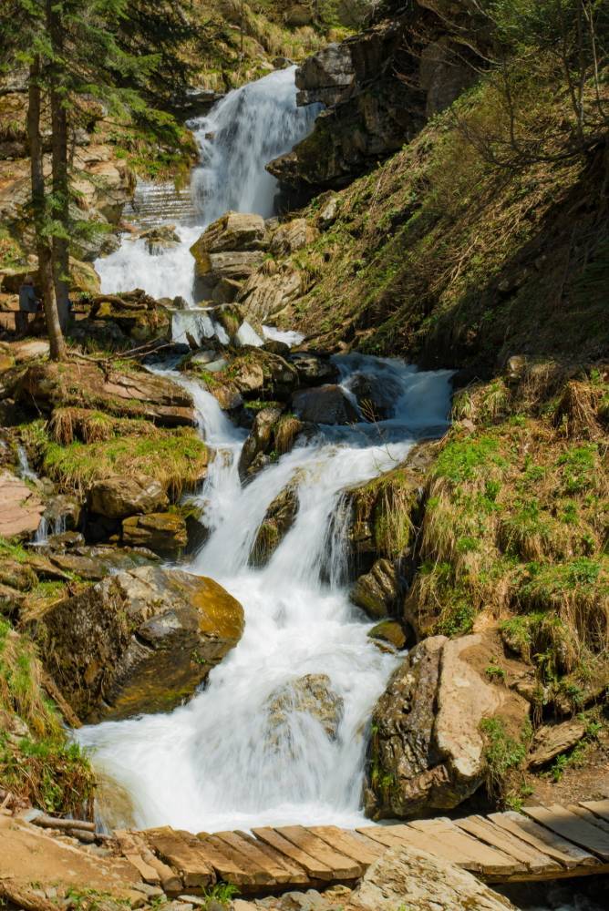 Самый высокий водопад в окрестностях Сочи можно увидеть на "Роза Хутор"