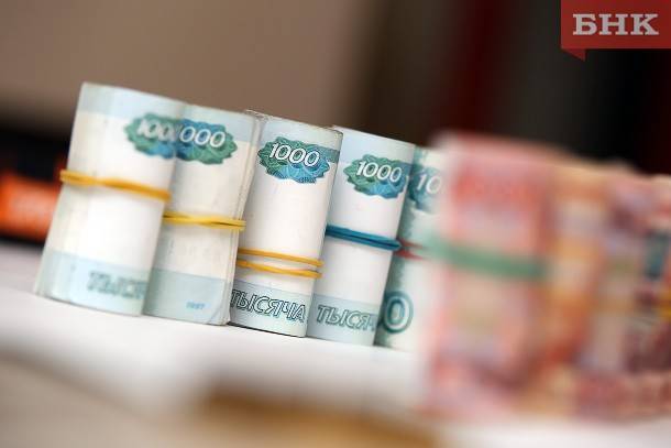 В Коми одобрено больше половины заявлений на антикризисные 10 тысяч рублей получили деньги