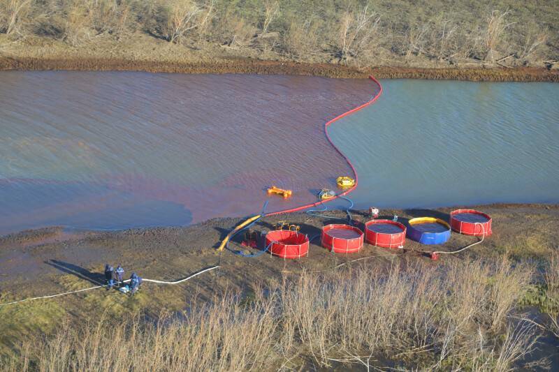Нефтесборные «пылесосы» применили в Норильске для ликвидации последствий ЧП