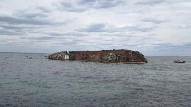 В Одессе до 25 июня должны поднять затонувшее судно Delfi, - ОГА