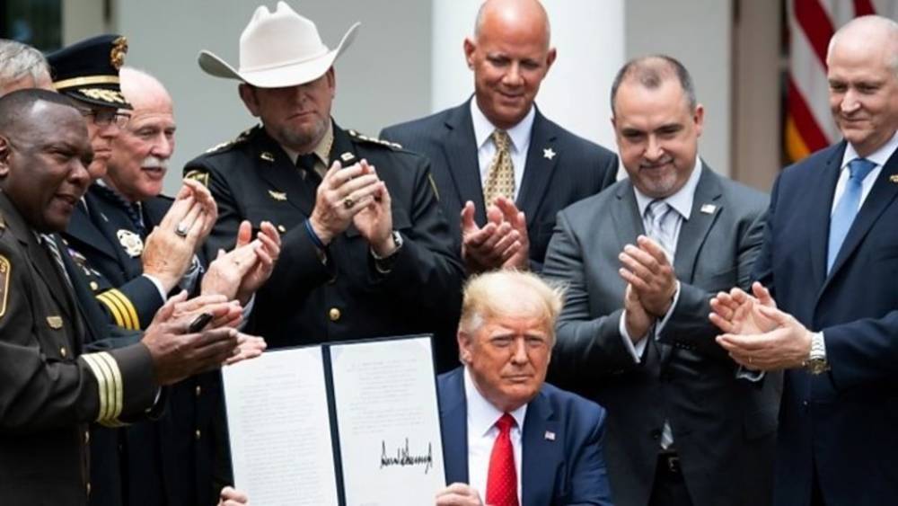 Трамп подписал распоряжение о реформе полиции США