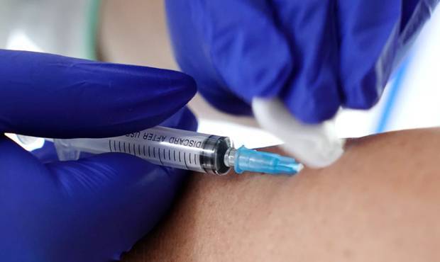 Минздрав выдал разрешение на проведение испытаний первых вакцин от COVID-19 на людях