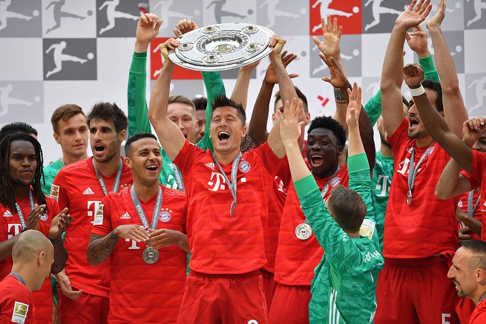 «Бавария» восьмой раз подряд стала чемпионом Германии по футболу
