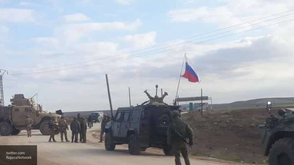 Военная полиция РФ провела осмотр территории около города Тель-Тамр в провинции Хасака