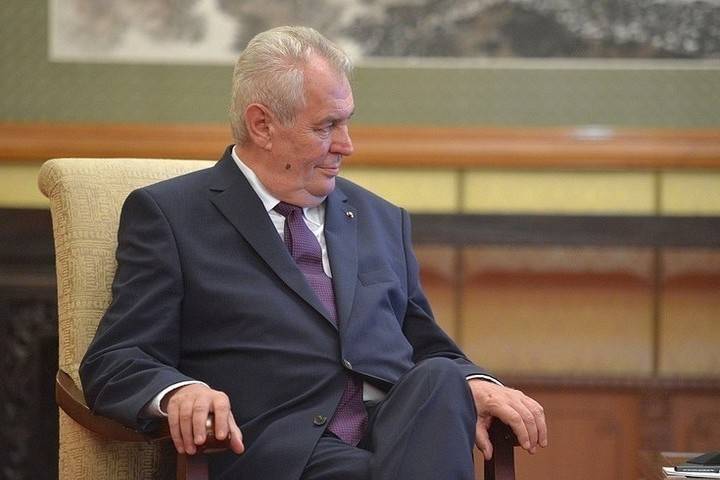 Президент Чехии Земан отказался приезжать на парад Победы в Москву