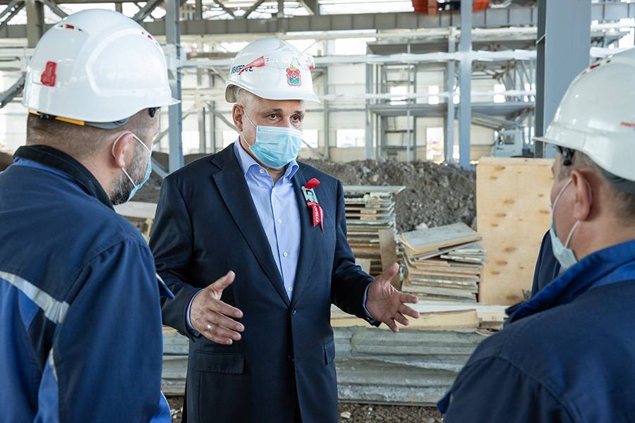 Губернатор Кузбасса оценил ход строительства техцентра «БелАЗ»