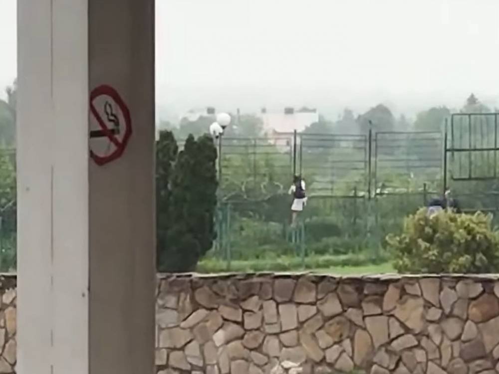 В "Шегинях" украинцы перелезли через забор пропускного пункта во время брифинга пограничников