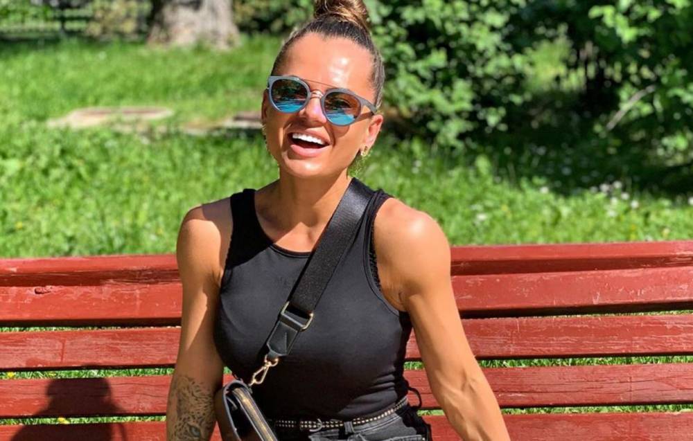 Украинская фитнес-модель Юлия Мишура забралась на тренажер и показала свой крепкий "орешек": "Шикарно"