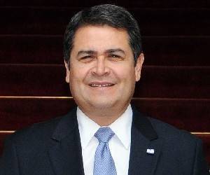 Президент Гондураса стабилен после заражения "COVID-19"