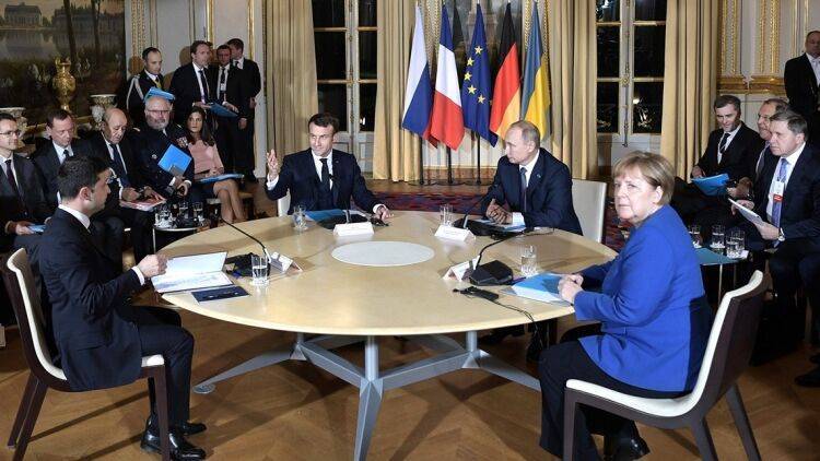 Париж напомнил Украине о Минских соглашениях и главном условии мира