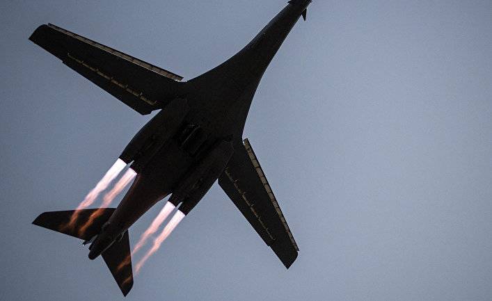 Чжунго цзюньван (Китай): американские бомбардировщики постоянно летают у границ российского воздушного пространства