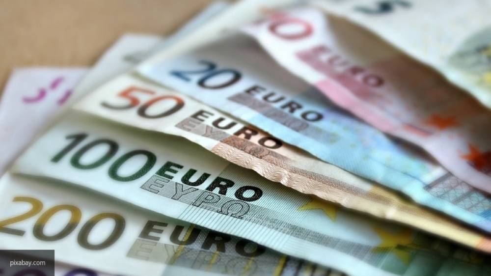 Стоимость евро опустилась до 77 рублей впервые с марта