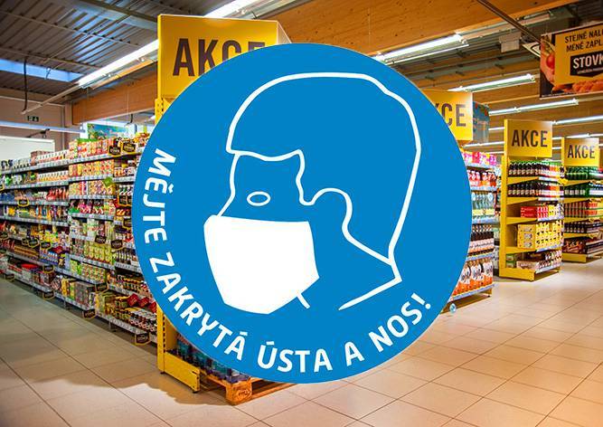 Важно: жителей Праги обязали носить маски в магазинах и других местах