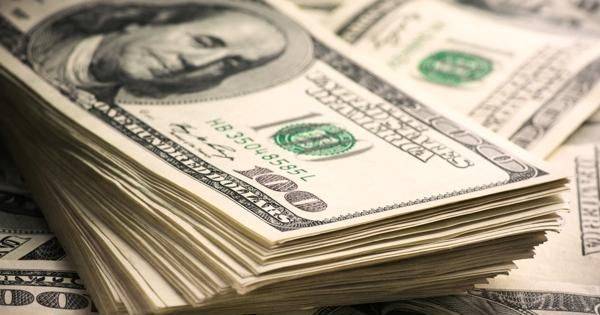 Нацбанк снизил официальный курс доллара 2 июня