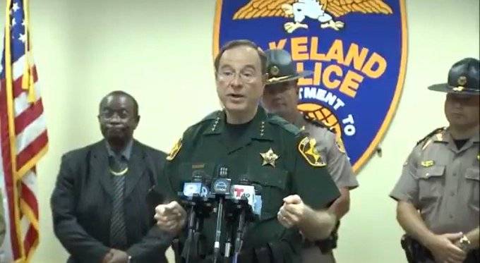 Шеф полиции Флориды призывает жителей расстреливать мародеров, врывающихся в частные дома