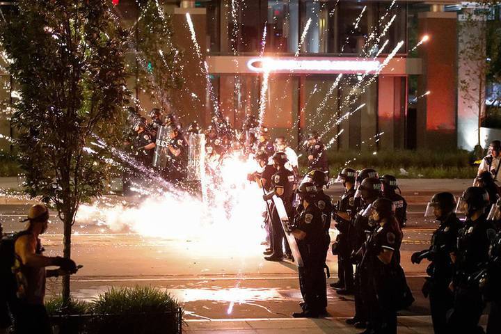 Мэр Вашингтона раскритиковала разгон протестующих федеральной полицией, назвав его позором