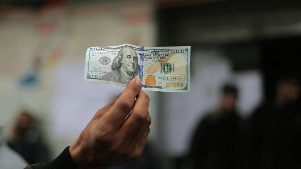 Гривна укрепилась относительно доллара и евро: курс валют в Украине на 2 июня