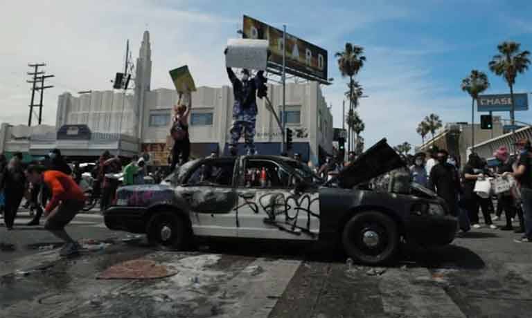Лос-Анжелес встал во главе уличных протестов