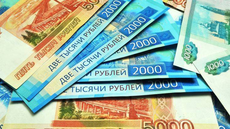 У 40% россиян урезали зарплату из-за COVID: исследование
