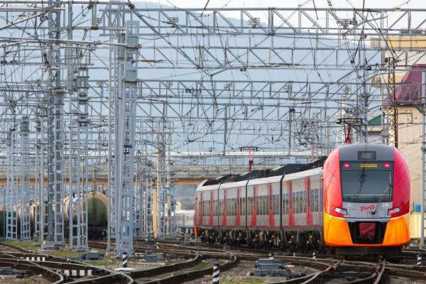Движение пригородных поездов на ОЖД изменится с 11 по 13 июня