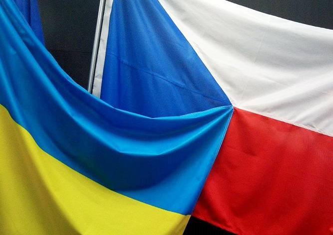 Чешское консульство в Киеве возобновило прием заявлений на визы