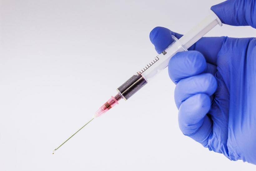 Минобороны в России отобрало 50 добровольцев для тестирования вакцины от коронавируса