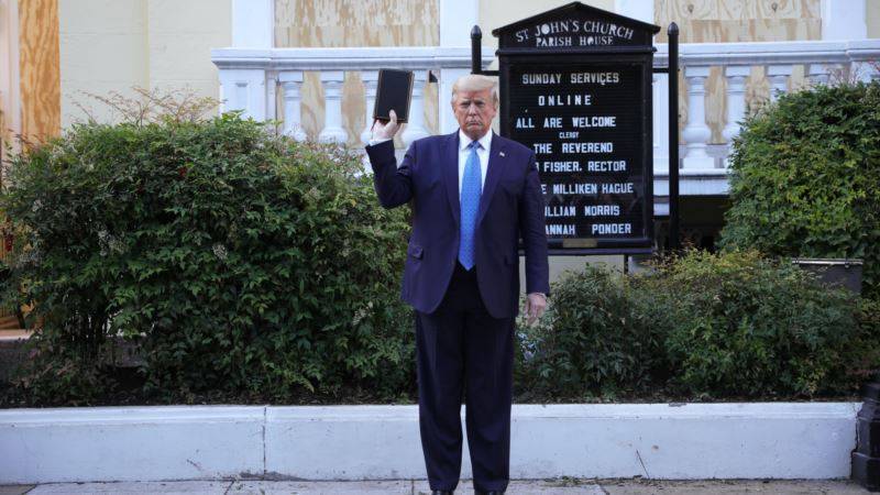 Трамп посетил церковь в Вашингтоне