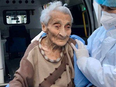 В Армении зараженная коронавирусом 101-летняя женщина выздоровела и выписалась из больницы