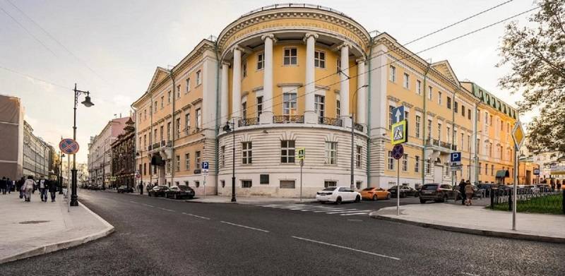 В Москве возобновили реконструкцию учебно-выставочного комплекса академии Ильи Глазунова