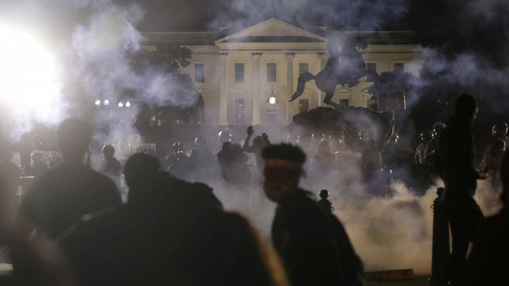 Шестая ночь протестов в США: насилие на улицах, Трамп в бункере