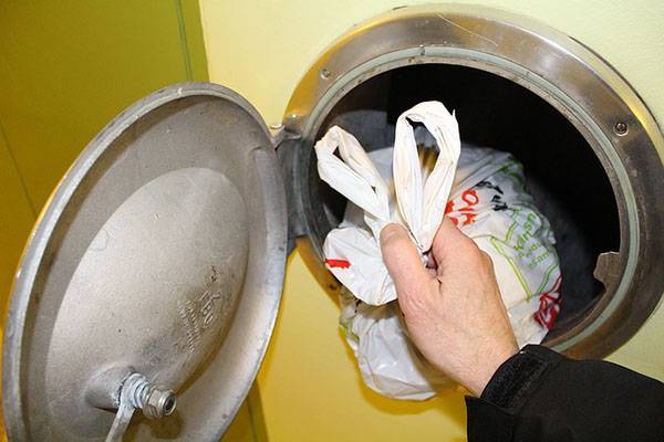 В России могут запретить мусоропроводы