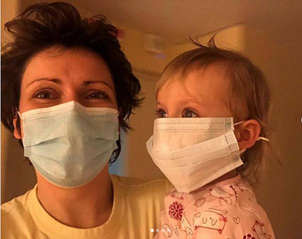 Телеведущая-азербайджанка попала с маленькой дочкой в больницу в Москве