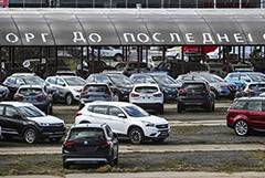 Продажи "АвтоВАЗа" в РФ в мае замедлили падение по сравнению с "черным апрелем"