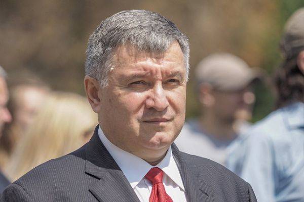 В Верховной раде идет сбор подписей за отставку главы МВД Арсена Авакова