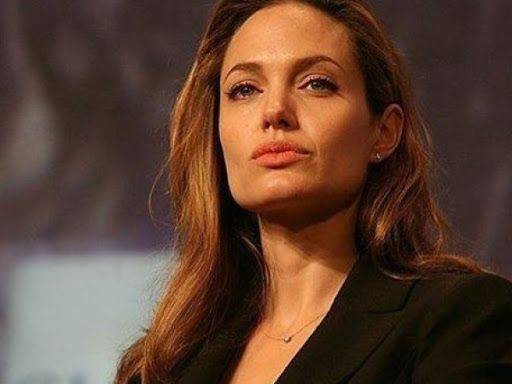 Анджелине Джоли приписали роман с актером, похожим на Брэда Питта