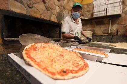 Мужчина девять лет получал пиццу от незнакомца и остался недоволен