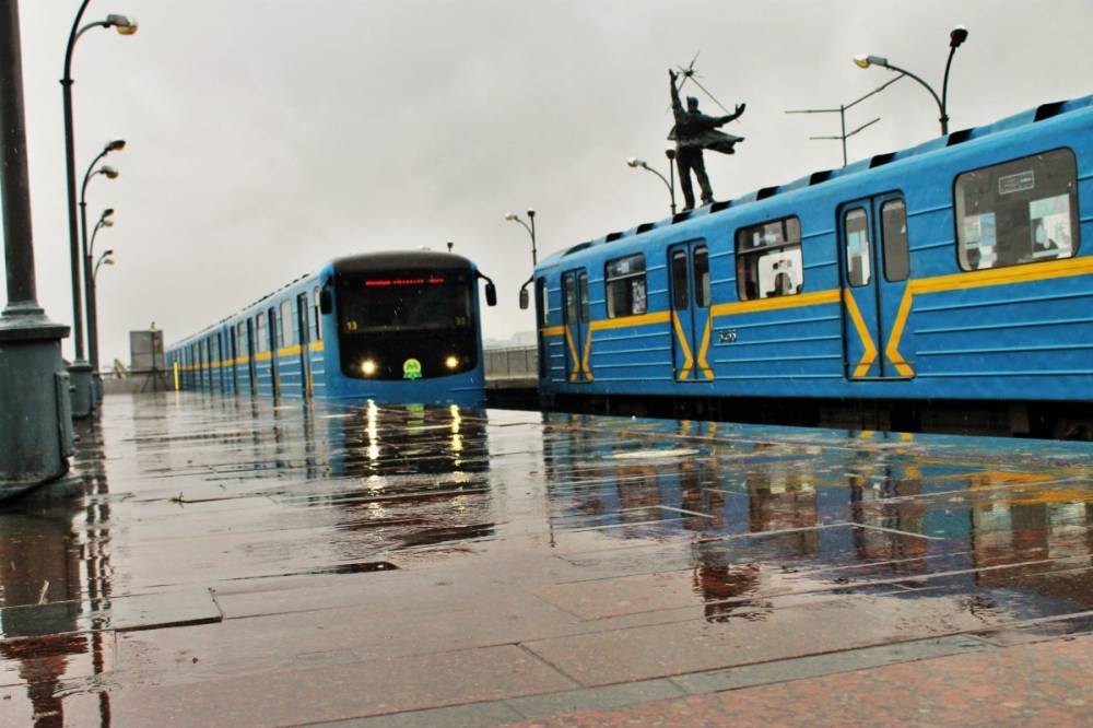 Киевский метрополитен начал применять ограничения на некоторых станциях из-за увеличения количества пассажиров