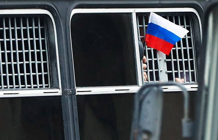 Песков сказал, что Путина информируют о задержаниях на Петровке 38