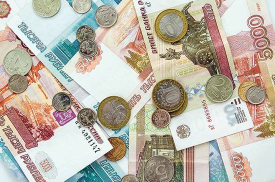 В Югре выпускникам школ выплатят по пять тысяч рублей