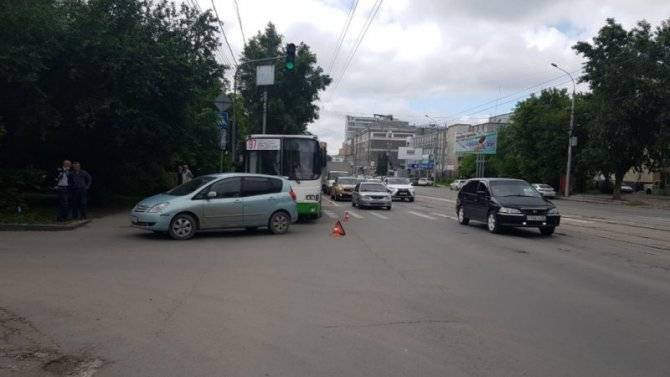 Трое детей пострадали в ДТП с автобусом в Новосибирске