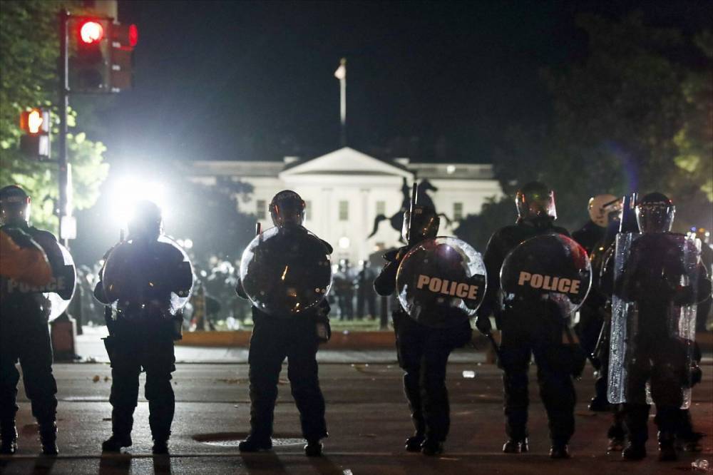 Трамп расправится с протестующими при помощи крайне недемократичного закона